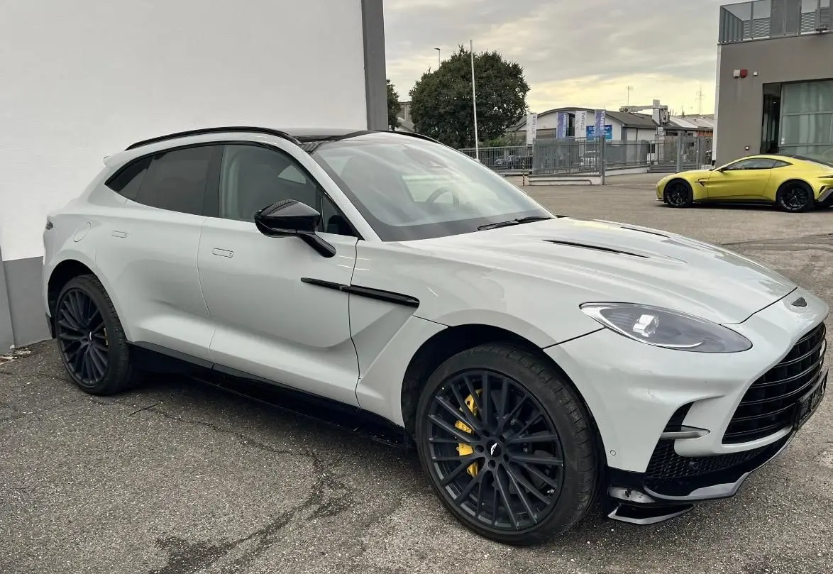 Aston Martin DBX 707 2026, front view — Nice Super Car Rental, Nice. The Aston Martin DBX 707 pairs a 707 hp powertrain with a five-seat cabin, making it one…