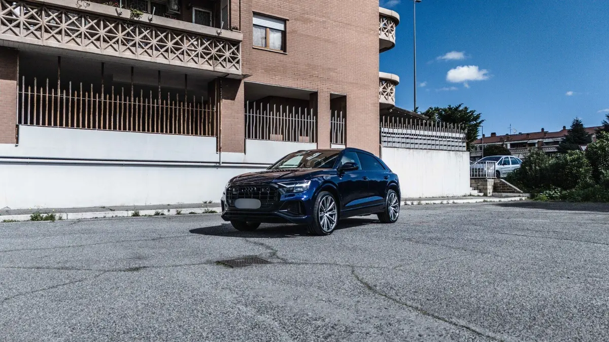 Audi Q8 55 TFSI 2022 — Nice Super Car Rental, Nice. L'Audi Q8 55 TFSI de 2022 propose une carrosserie SUV pensée pour l'usage exécutif autant…