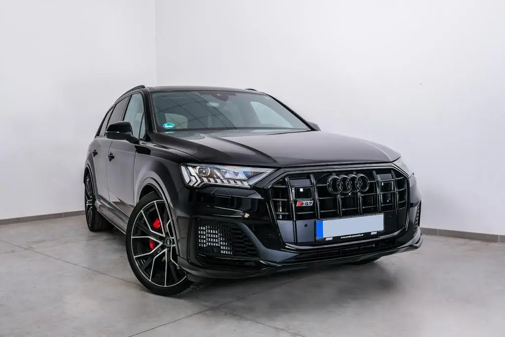 Audi SQ7 2025, intérieur — Nice Super Car Rental, Nice. L'Audi SQ7 2025 impose un format familial sans renoncer au caractère sportif : sept…