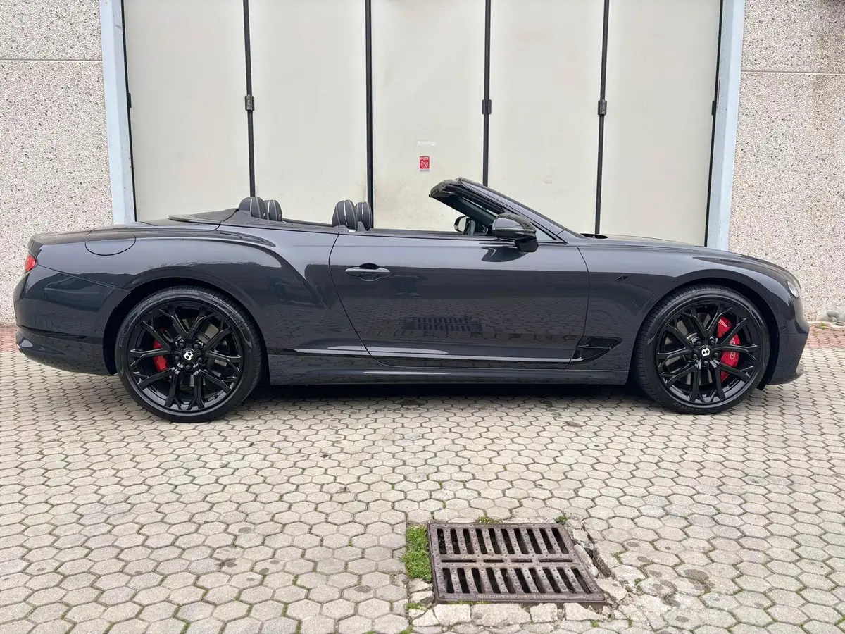 Bentley Continental GTC S V8 2025, внешний вид — Nice Super Car Rental, Ницца. Bentley Continental GTC S V8 2026 года — это гран-туризмо, рассчитанный на дальние…