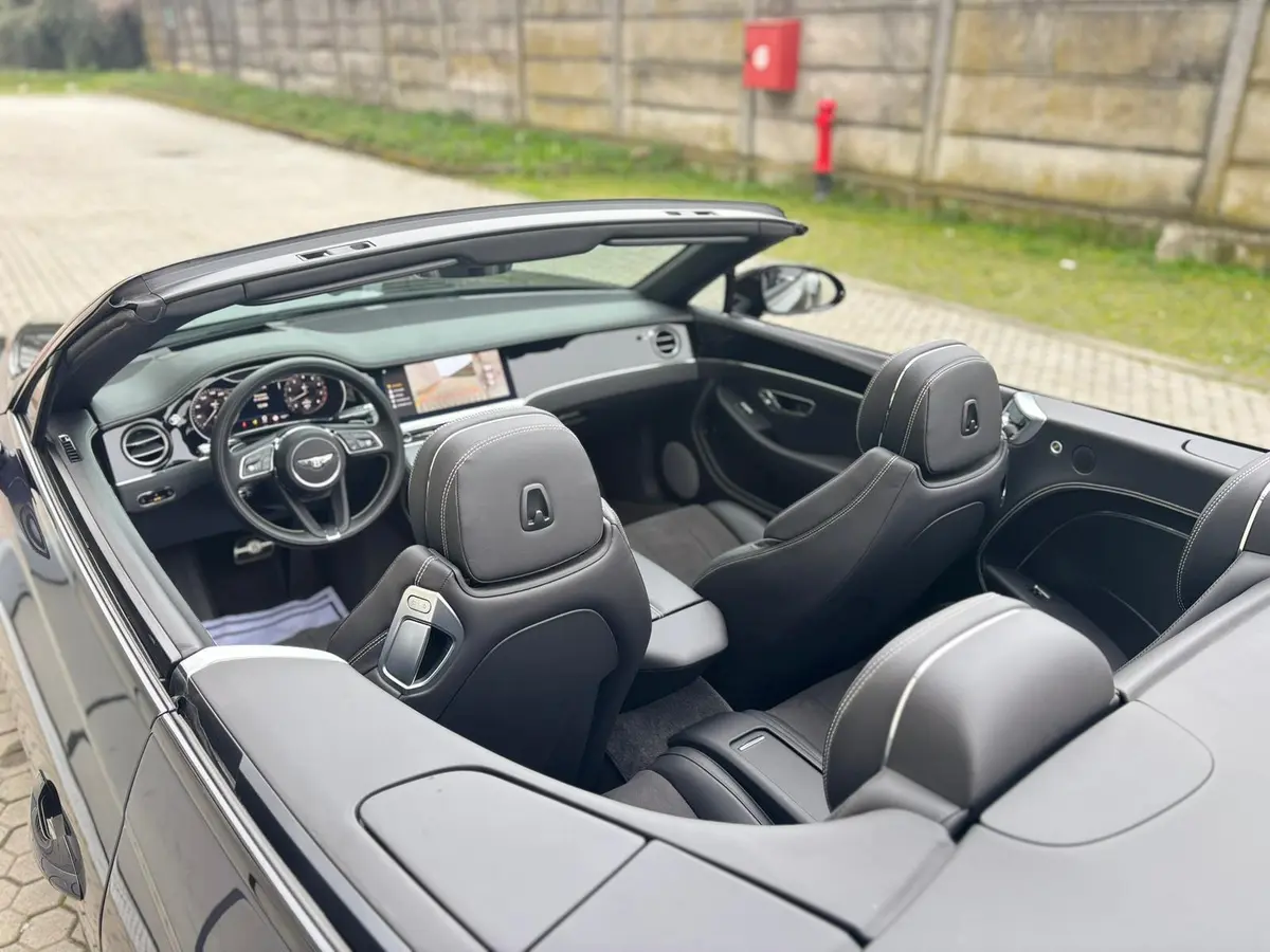 Bentley Continental GTC S V8 2025, профиль — Nice Super Car Rental, Ницца. Bentley Continental GTC S V8 2026 года — это гран-туризмо, рассчитанный на дальние…