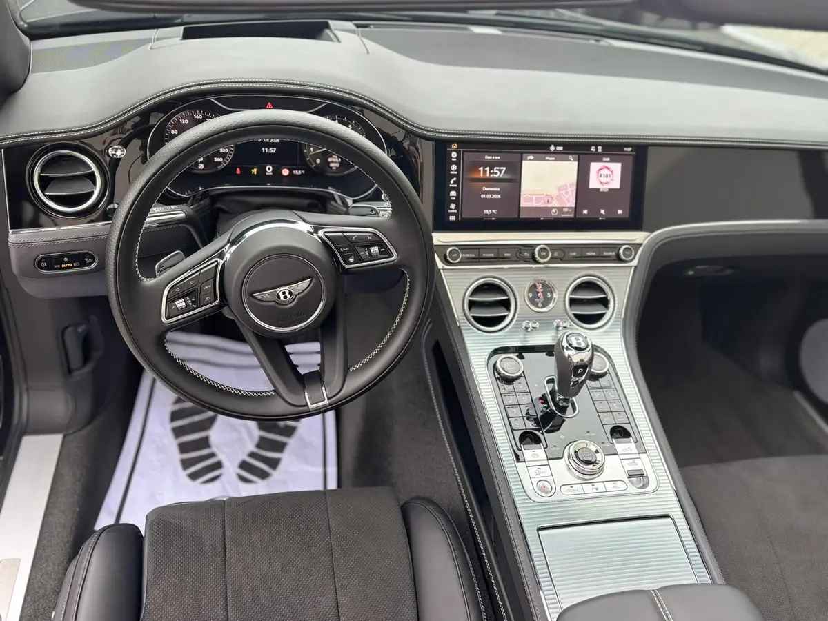 Bentley Continental GTC S V8 2025, внешний вид — Nice Super Car Rental, Ницца. Bentley Continental GTC S V8 2026 года — это гран-туризмо, рассчитанный на дальние…
