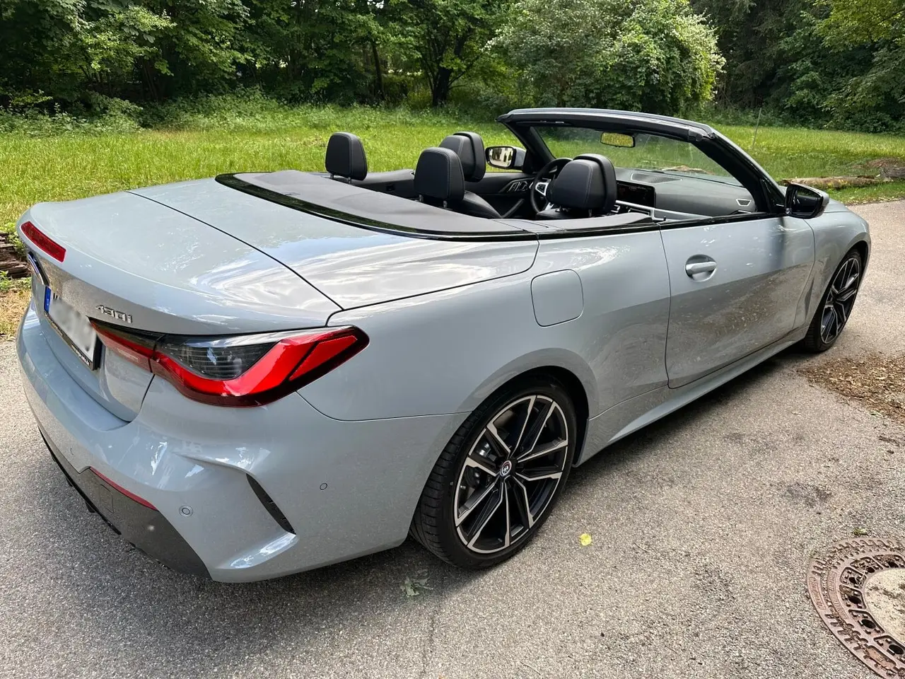 BMW 430i Cabrio 2023, extérieur — Nice Super Car Rental, Nice. Le BMW 430i Cabrio 2023 s'adresse à ceux qui veulent un cabriolet quatre places facile à…