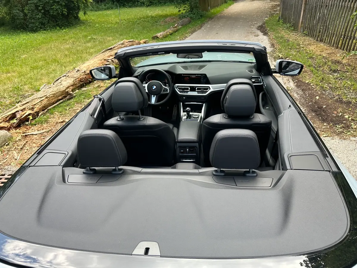 BMW 430i Cabrio 2023, vue arrière — Nice Super Car Rental, Nice. Le BMW 430i Cabrio 2023 s'adresse à ceux qui veulent un cabriolet quatre places facile à…