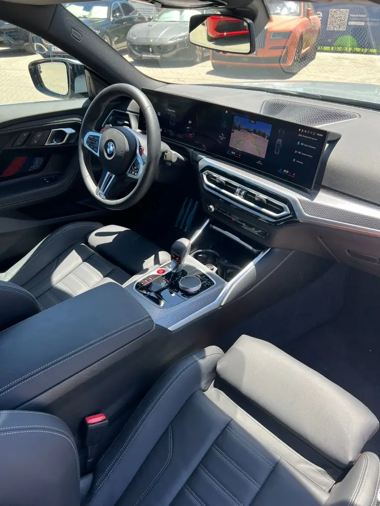 BMW M2 2024, vue avant — Nice Super Car Rental, Nice. La BMW M2 2024 est une sportive compacte de 460 chevaux, conçue pour un usage quotidien…