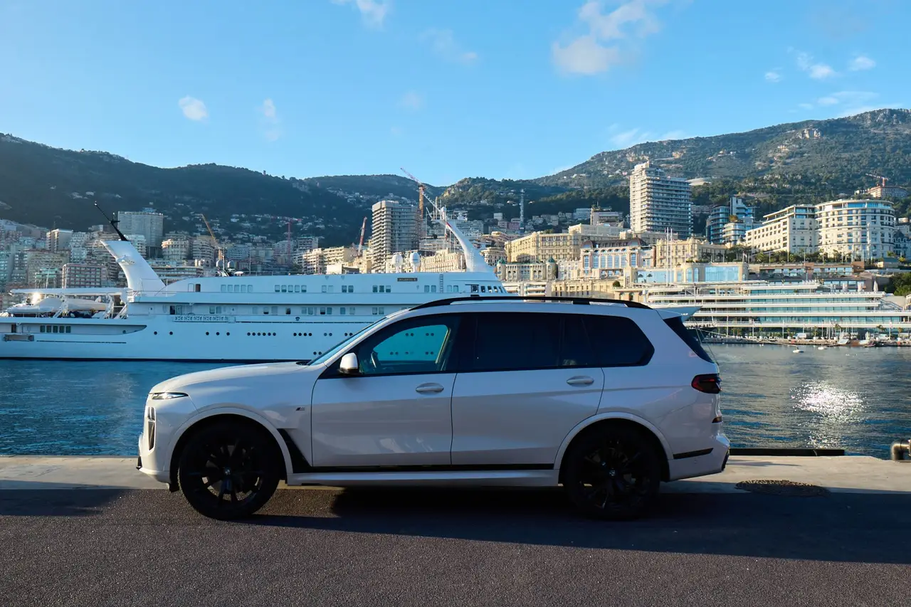 BMW X7 40d M 2024, exterior — Nice Super Car Rental, Nice. Seven seats, three corniches, one commanding view