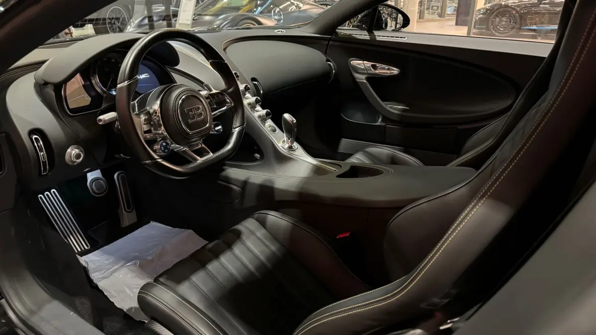 Bugatti Chiron 110 Ani 2019, vue arrière — Nice Super Car Rental, Nice. La Bugatti Chiron 110 Ani de 2019 appartient à une catégorie à part : une série limitée…