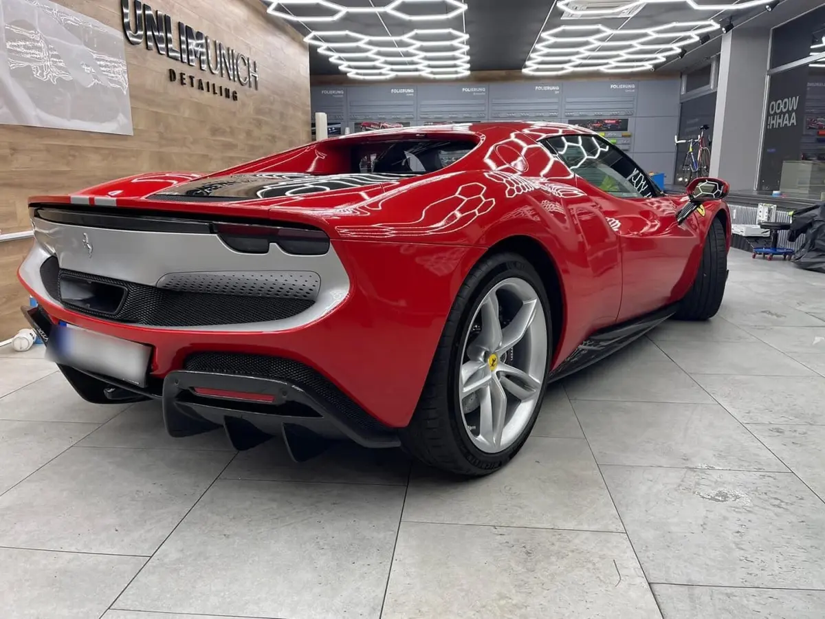 Ferrari 296 GTB 2023, extérieur — Nice Super Car Rental, Nice. La Ferrari 296 GTB conjugue 830 ch à une carrosserie deux places pensée pour la précision…