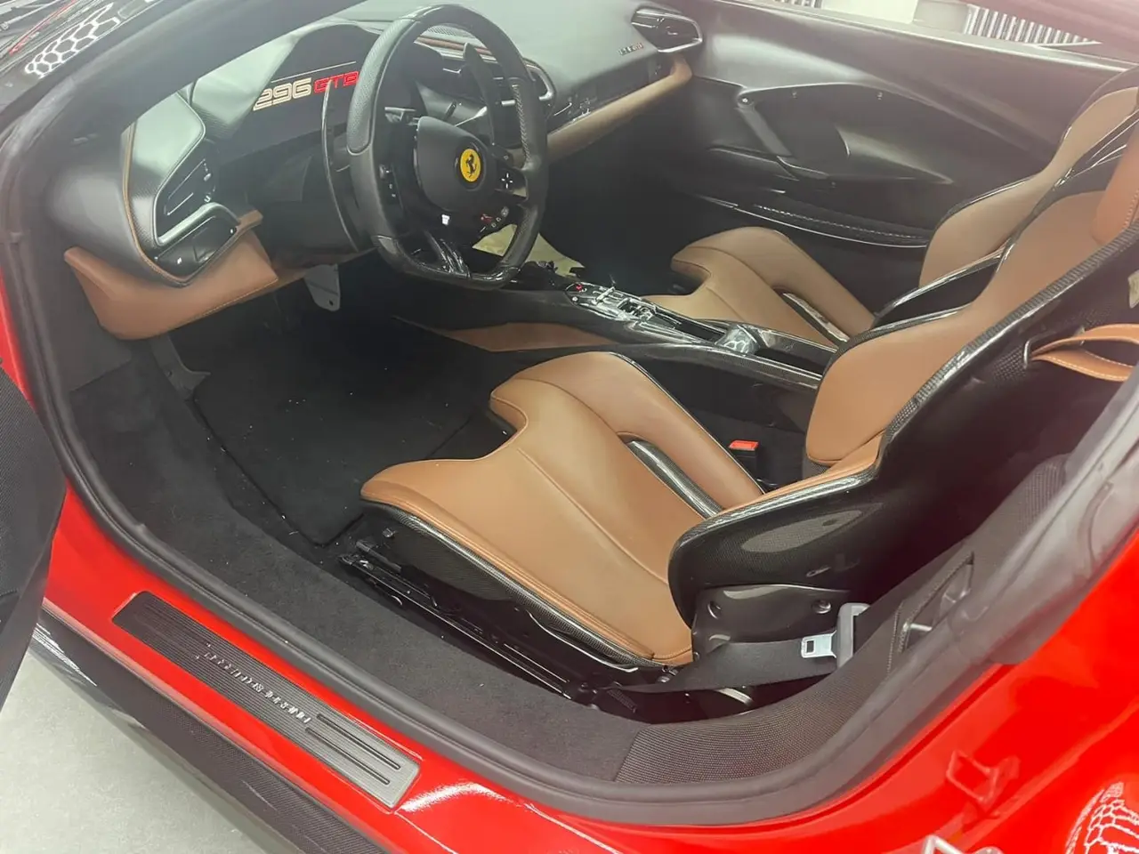 Ferrari 296 GTB 2023, tableau de bord — Nice Super Car Rental, Nice. La Ferrari 296 GTB conjugue 830 ch à une carrosserie deux places pensée pour la précision…