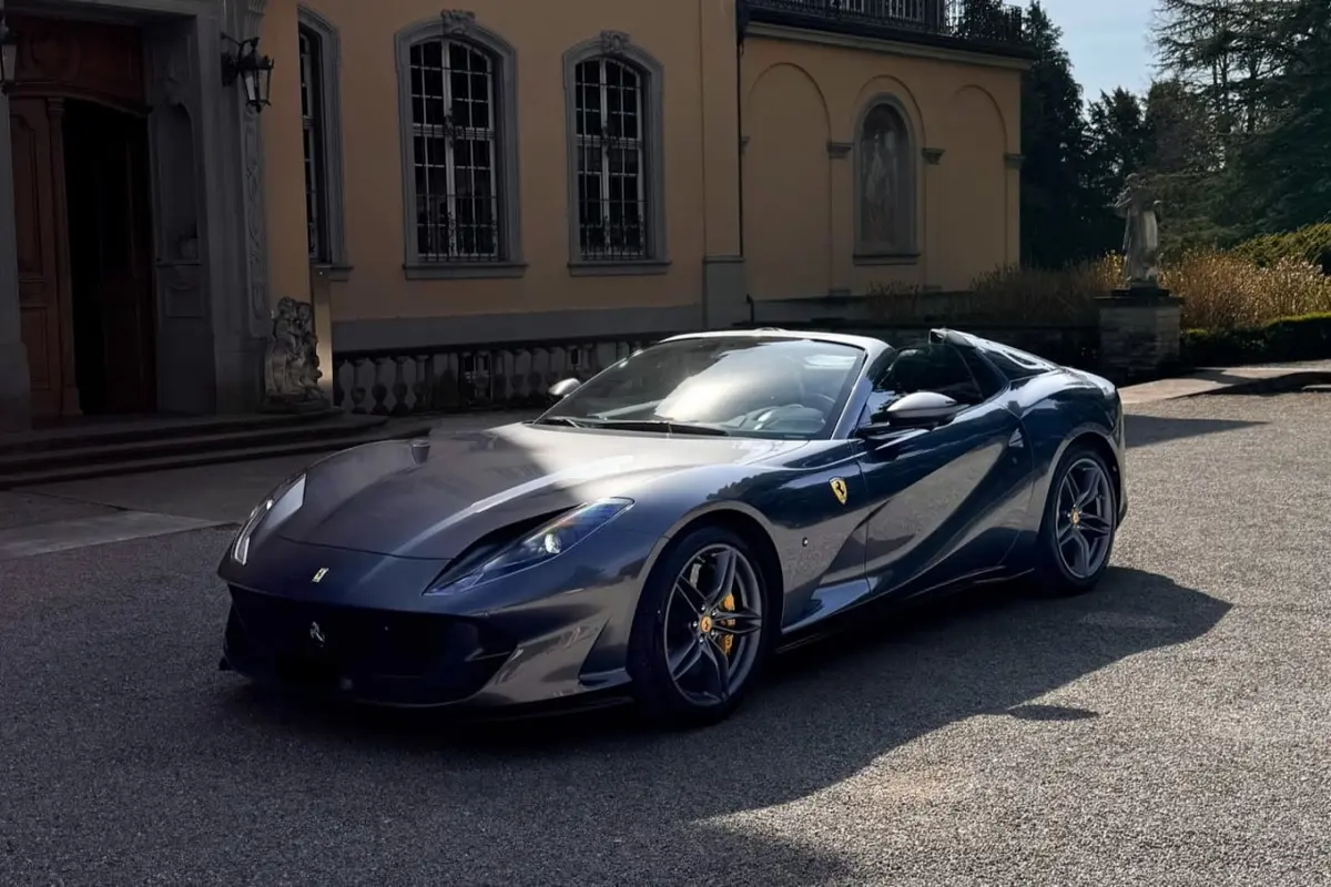Ferrari 812 GTS 2024 — Nice Super Car Rental, Niza. El Ferrari 812 GTS ocupa un lugar aparte entre los deportivos de altas prestaciones: 800…