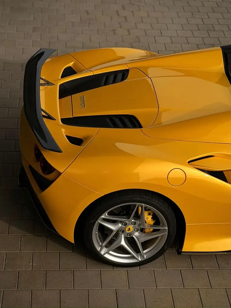 Ferrari F8 SPIDER 2023, extérieur — Nice Super Car Rental, Nice. La Ferrari F8 Spider de 2023 réunit un V8 biturbo de 720 chevaux et une carrosserie…