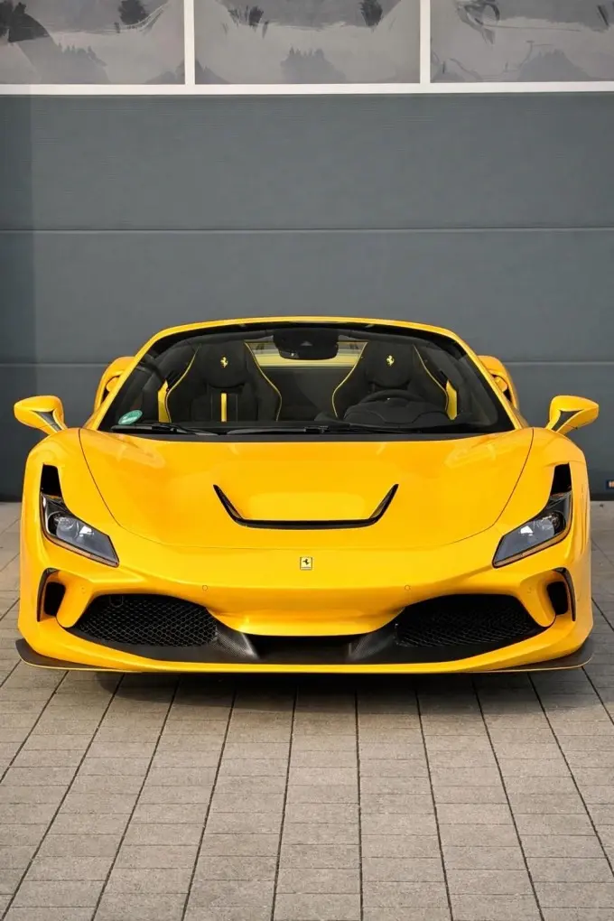 Ferrari F8 SPIDER 2023, vue arrière — Nice Super Car Rental, Nice. La Ferrari F8 Spider de 2023 réunit un V8 biturbo de 720 chevaux et une carrosserie…