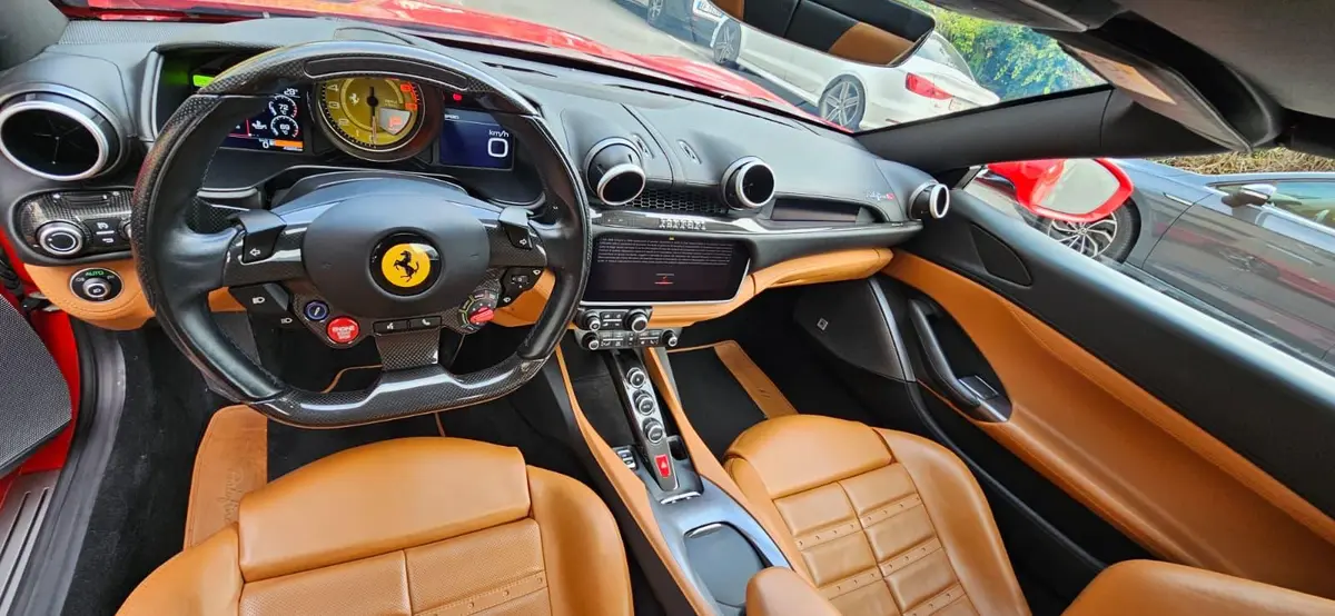 Ferrari Portofino M 2023, vue avant — Nice Super Car Rental, Nice. La Ferrari Portofino M se distingue dans la gamme par une qualité rare chez le…