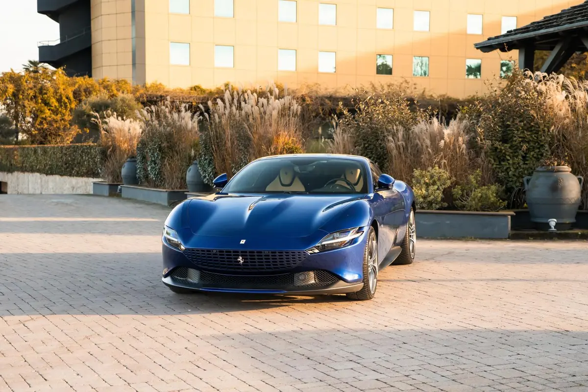 Ferrari Roma 2025 — Nice Super Car Rental, Nice. La Ferrari Roma 2025 propose une lecture différente de la sportive italienne : une…