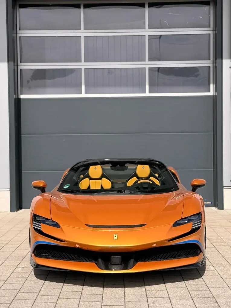 Ferrari SF90 Spider Tailor Made 2025, vue avant — Nice Super Car Rental, Nice. La Ferrari SF90 Spider Tailor Made proposée à Nice développe 986 chevaux dans une…