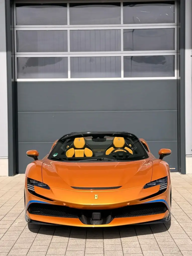 Ferrari SF90 Spider Tailor Made 2025, vue avant — Nice Super Car Rental, Nice. La Ferrari SF90 Spider Tailor Made proposée à Nice développe 986 chevaux dans une…