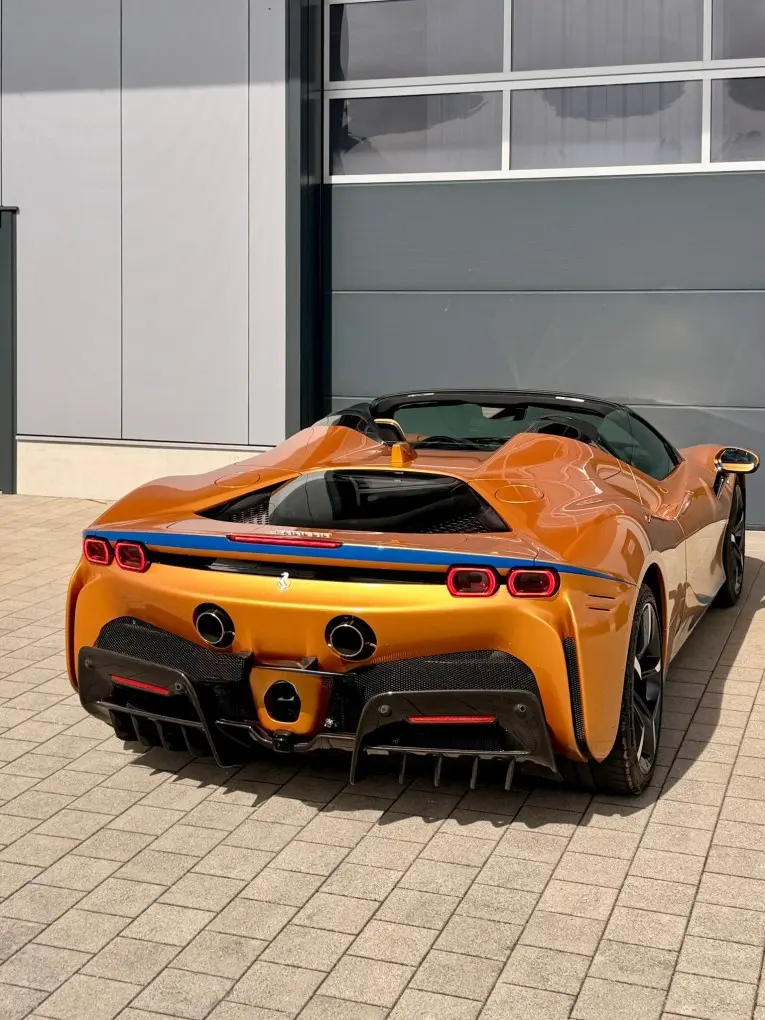 Ferrari SF90 Spider Tailor Made 2025, intérieur — Nice Super Car Rental, Nice. La Ferrari SF90 Spider Tailor Made proposée à Nice développe 986 chevaux dans une…