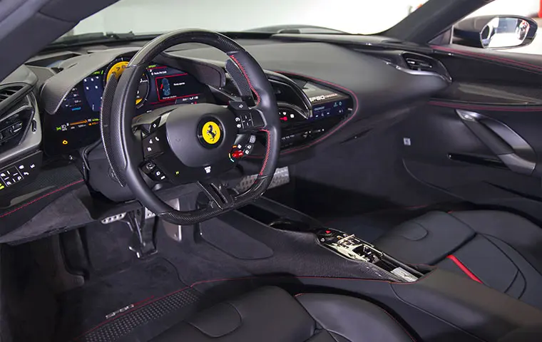Ferrari SF90 Stradale 2025, extérieur — Nice Super Car Rental, Nice. La Ferrari SF90 Stradale n'est pas une voiture que l'on conduit par habitude : ses 1000…