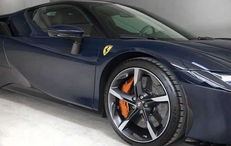 Ferrari SF90 Stradale 2025, vue avant — Nice Super Car Rental, Nice. La Ferrari SF90 Stradale n'est pas une voiture que l'on conduit par habitude : ses 1000…