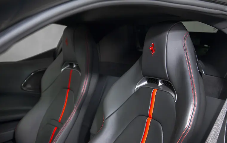 Ferrari SF90 Stradale 2025, vue arrière — Nice Super Car Rental, Nice. La Ferrari SF90 Stradale n'est pas une voiture que l'on conduit par habitude : ses 1000…