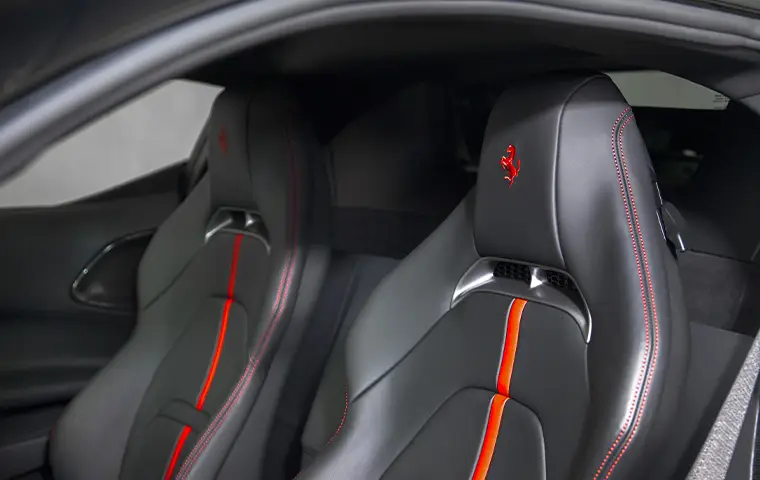 Ferrari SF90 Stradale 2025, vue arrière — Nice Super Car Rental, Nice. La Ferrari SF90 Stradale n'est pas une voiture que l'on conduit par habitude : ses 1000…