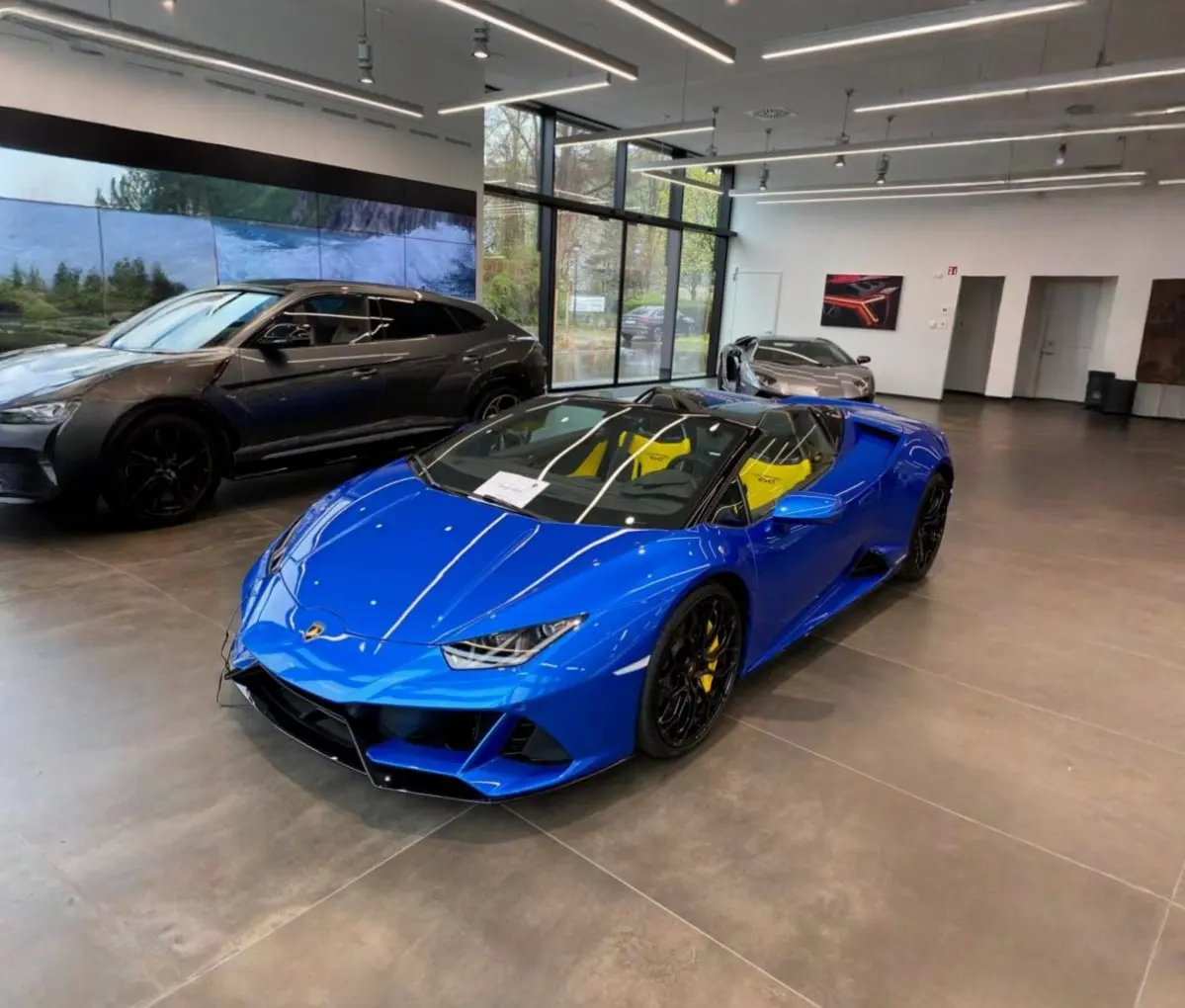 Lamborghini Huracan Evo Spyder 2022 — Nice Super Car Rental, Ницца. Lamborghini Huracan Evo Spyder 2022 года — открытый спорткар с 640-лошадиным двигателем и…