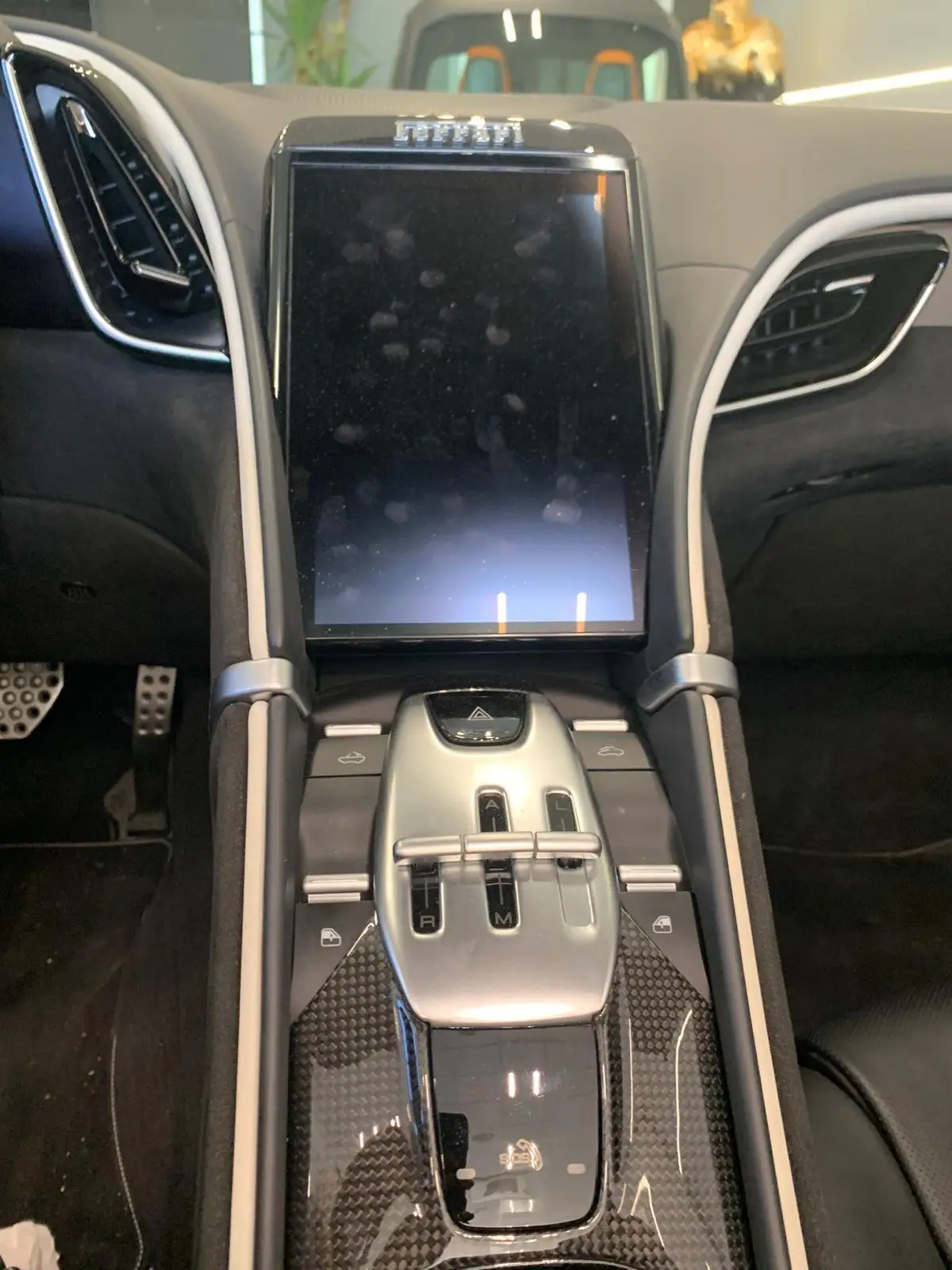 Lamborghini Huracan Sterrato 2024, extérieur — Nice Super Car Rental, Nice. La Lamborghini Huracan Sterrato de 2024 se distingue du reste de la gamme Huracan par une…