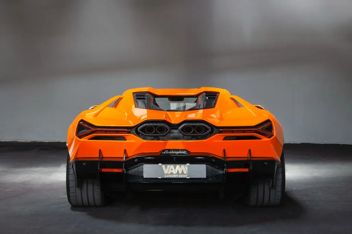 Lamborghini Revuelto 2026, intérieur — Nice Super Car Rental, Nice. La Lamborghini Revuelto marque une nouvelle étape dans la gamme du constructeur de…