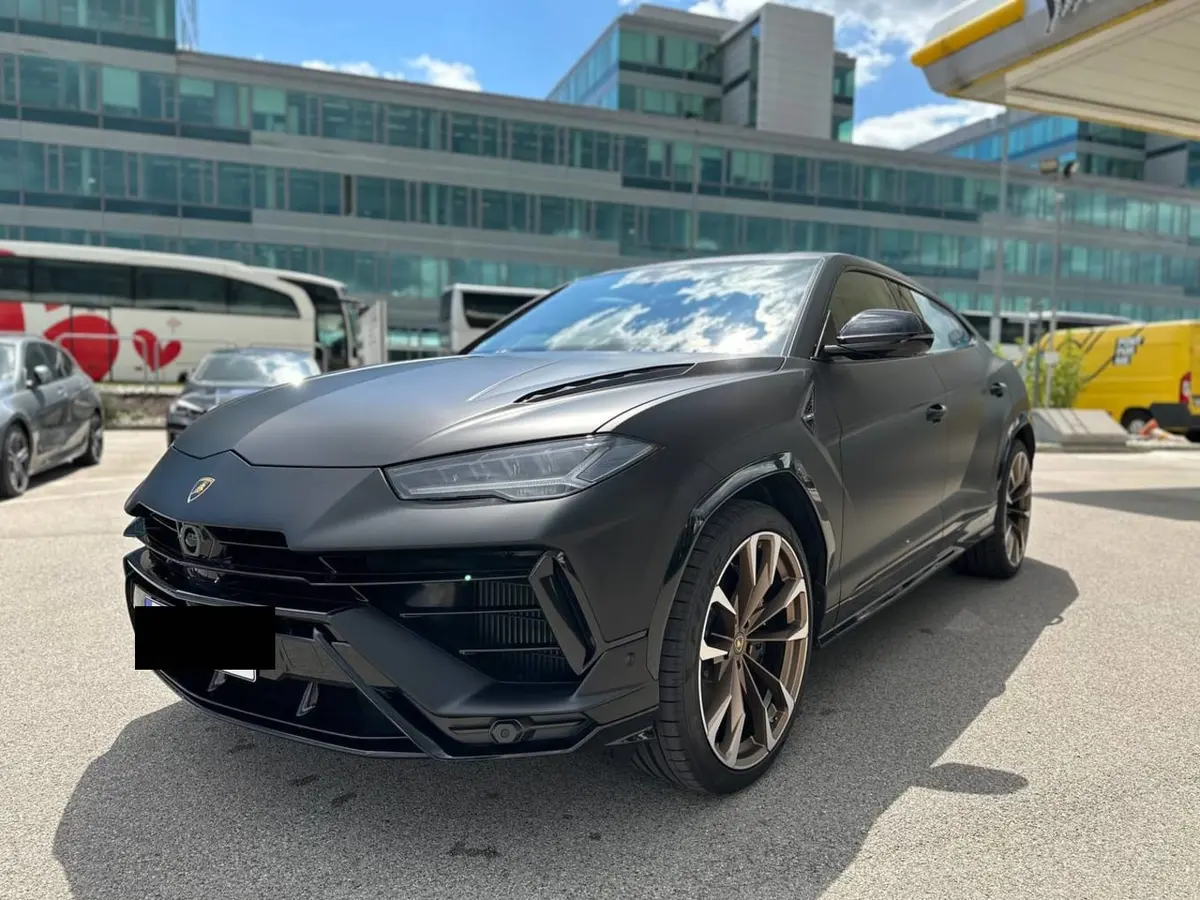 Lamborghini Urus S 2023 — Nice Super Car Rental, Nice. L'Urus S développe 657 chevaux dans une carrosserie de SUV à cinq places, une combinaison…