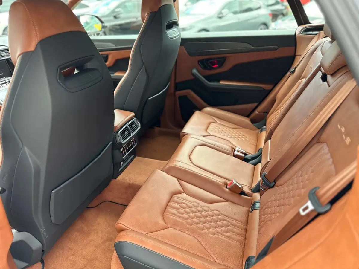 Lamborghini Urus S 2023, extérieur — Nice Super Car Rental, Nice. L'Urus S développe 657 chevaux dans une carrosserie de SUV à cinq places, une combinaison…