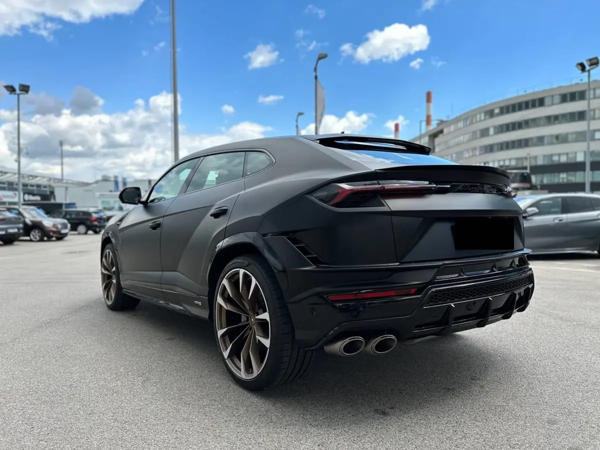 Lamborghini Urus S 2023, vue avant — Nice Super Car Rental, Nice. L'Urus S développe 657 chevaux dans une carrosserie de SUV à cinq places, une combinaison…