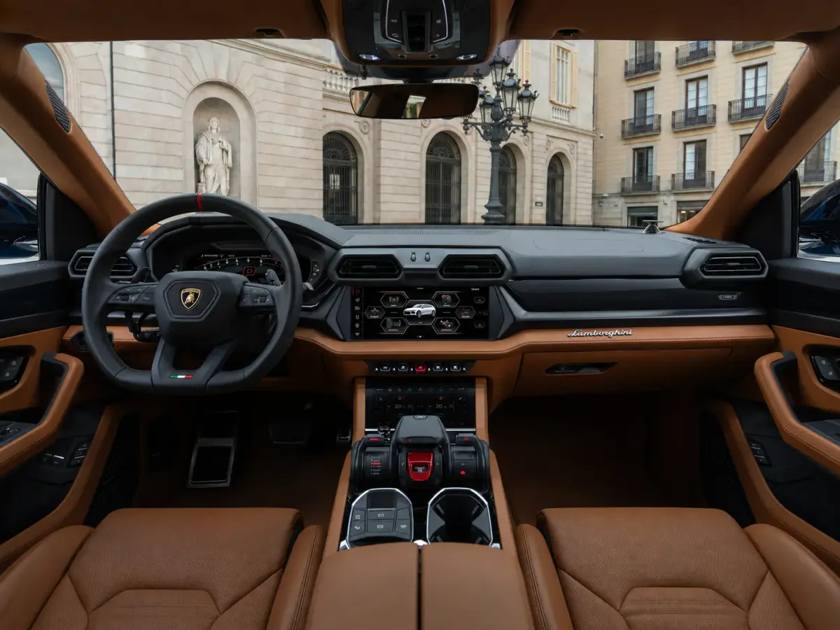 Lamborghini Urus SE 2025, tableau de bord — Nice Super Car Rental, Nice. Le Lamborghini Urus SE marie la carrosserie SUV à une mécanique de 800 chevaux, une…