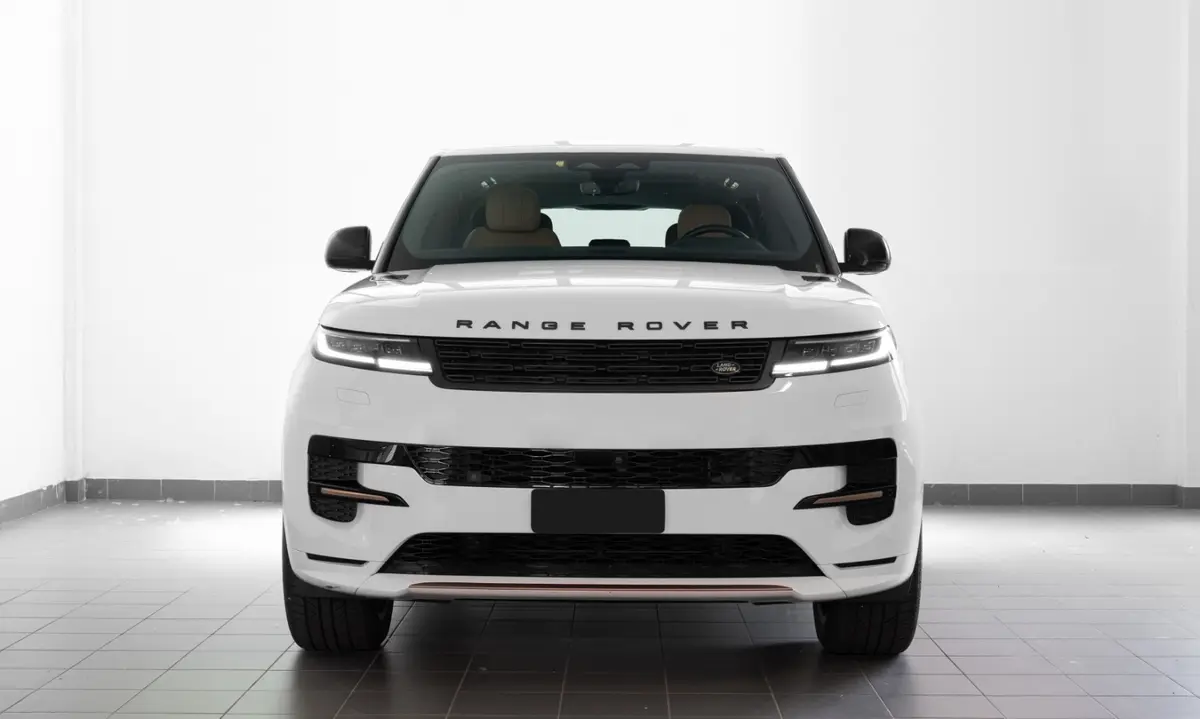 Land Rover Range Rover Sport 2025 — Nice Super Car Rental, Nice. Le Range Rover Sport 2025 s'adresse à ceux qui veulent un SUV capable d'assumer aussi…