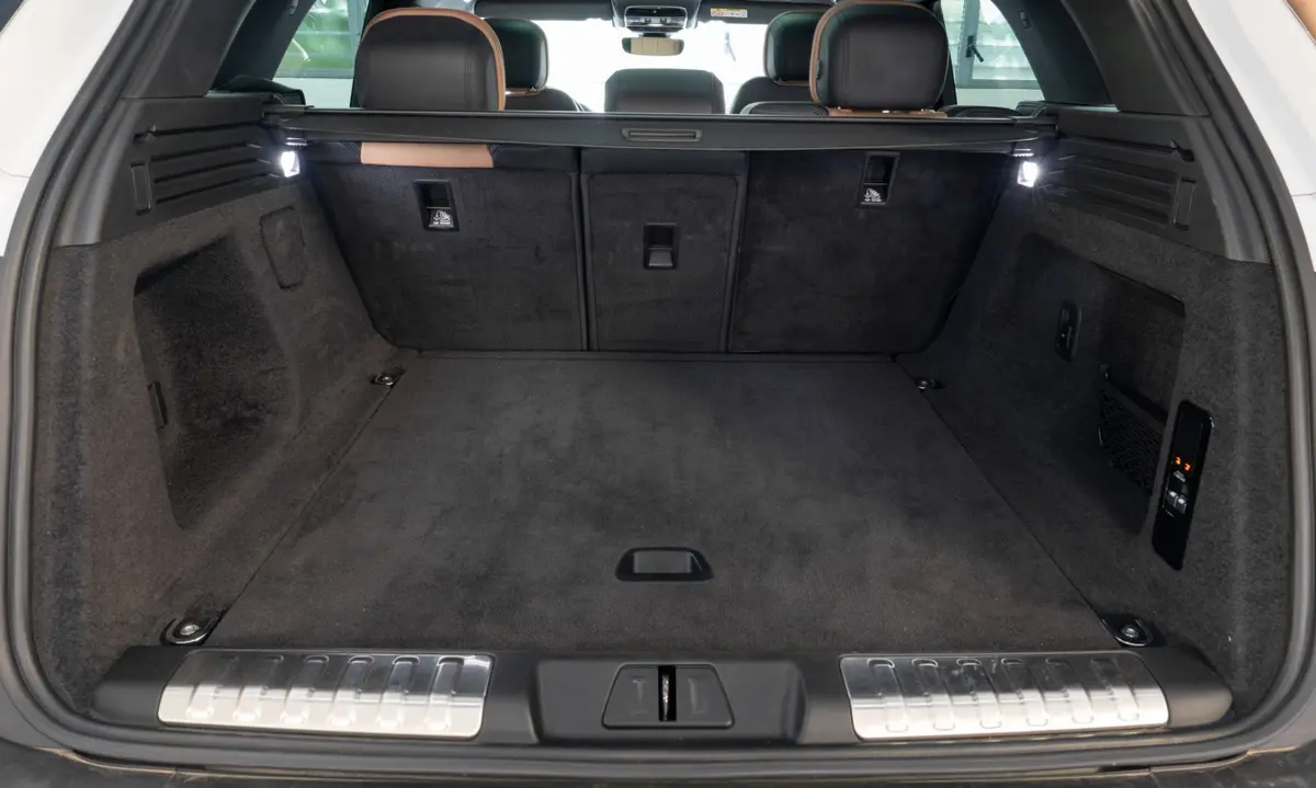 Land Rover Range Rover Sport 2025, intérieur — Nice Super Car Rental, Nice. Le Range Rover Sport 2025 s'adresse à ceux qui veulent un SUV capable d'assumer aussi…