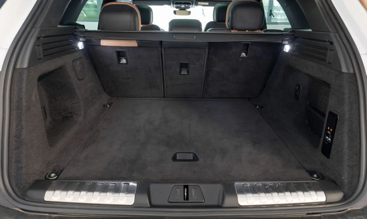 Land Rover Range Rover Sport 2025, intérieur — Nice Super Car Rental, Nice. Le Range Rover Sport 2025 s'adresse à ceux qui veulent un SUV capable d'assumer aussi…