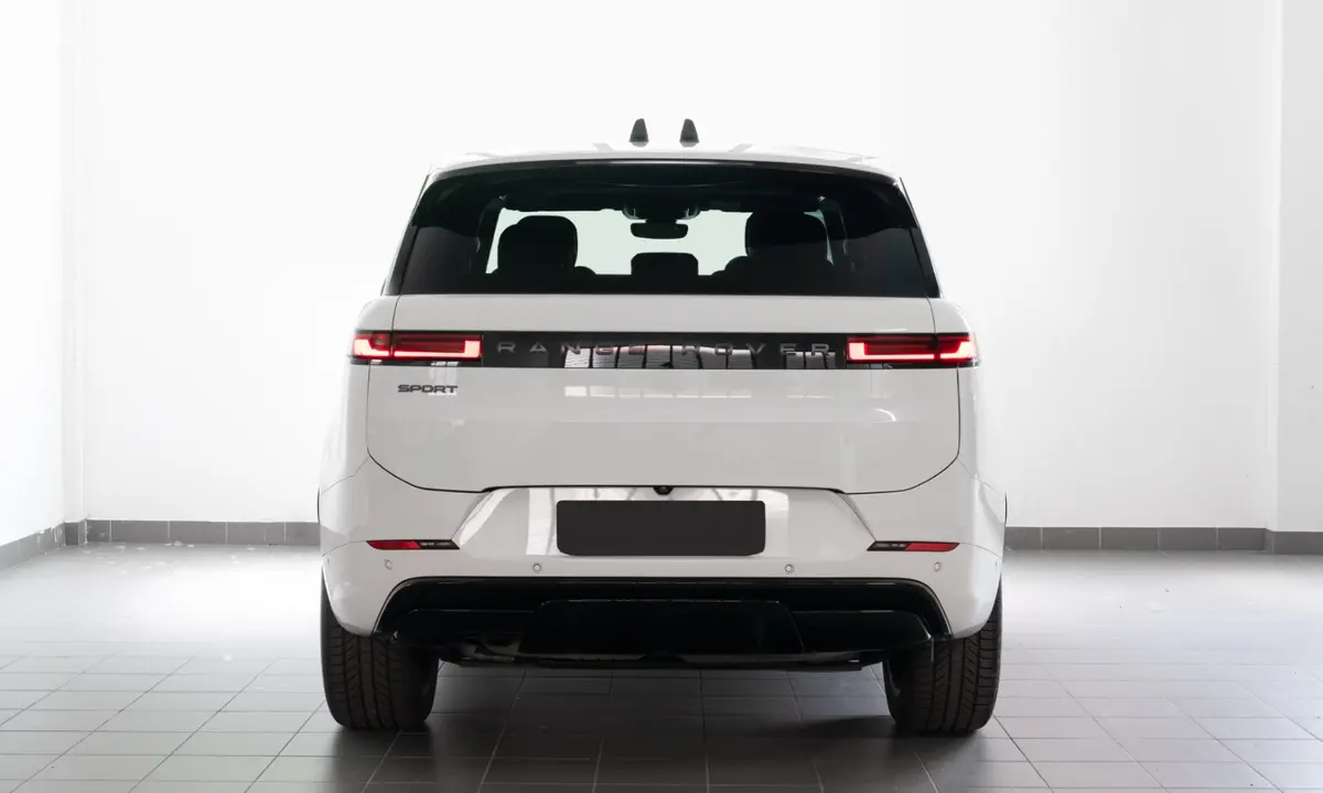 Land Rover Range Rover Sport 2025, tableau de bord — Nice Super Car Rental, Nice. Le Range Rover Sport 2025 s'adresse à ceux qui veulent un SUV capable d'assumer aussi…