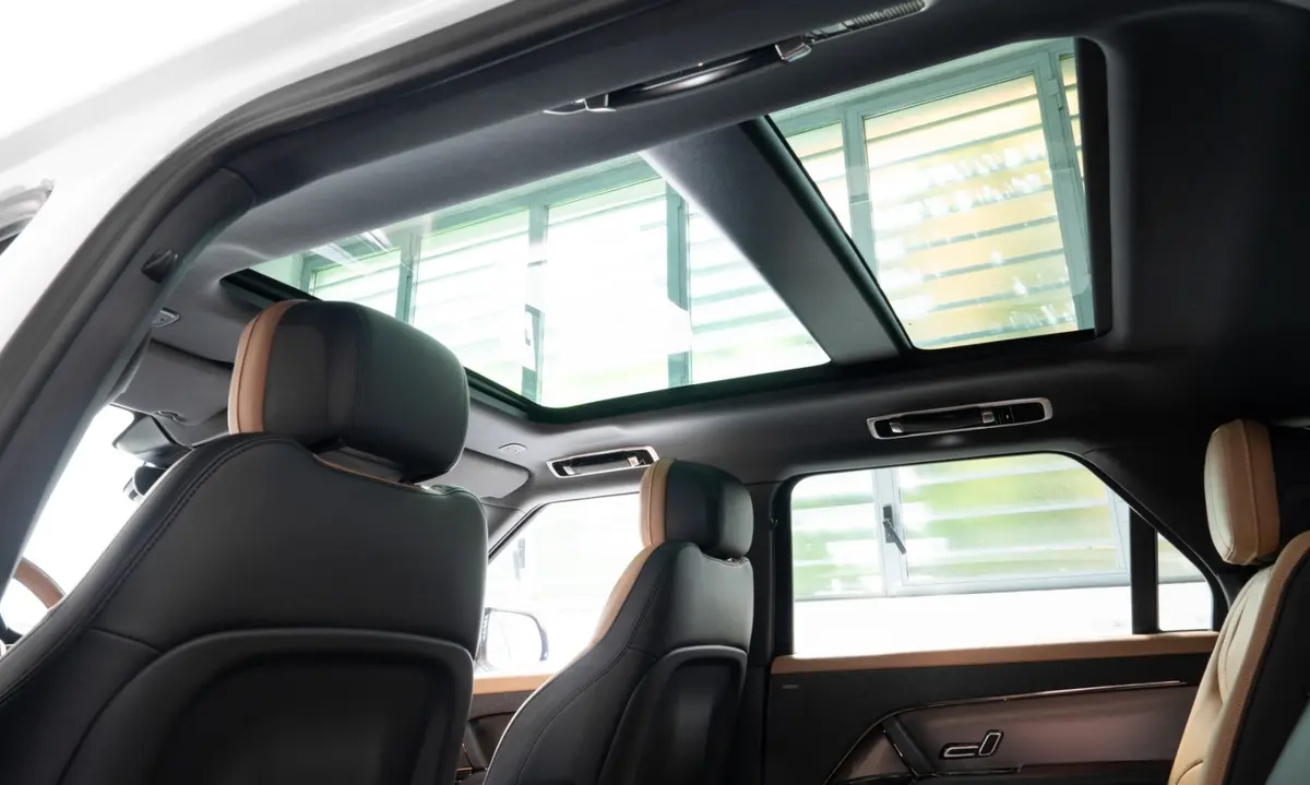 Land Rover Range Rover Sport 2025, extérieur — Nice Super Car Rental, Nice. Le Range Rover Sport 2025 s'adresse à ceux qui veulent un SUV capable d'assumer aussi…