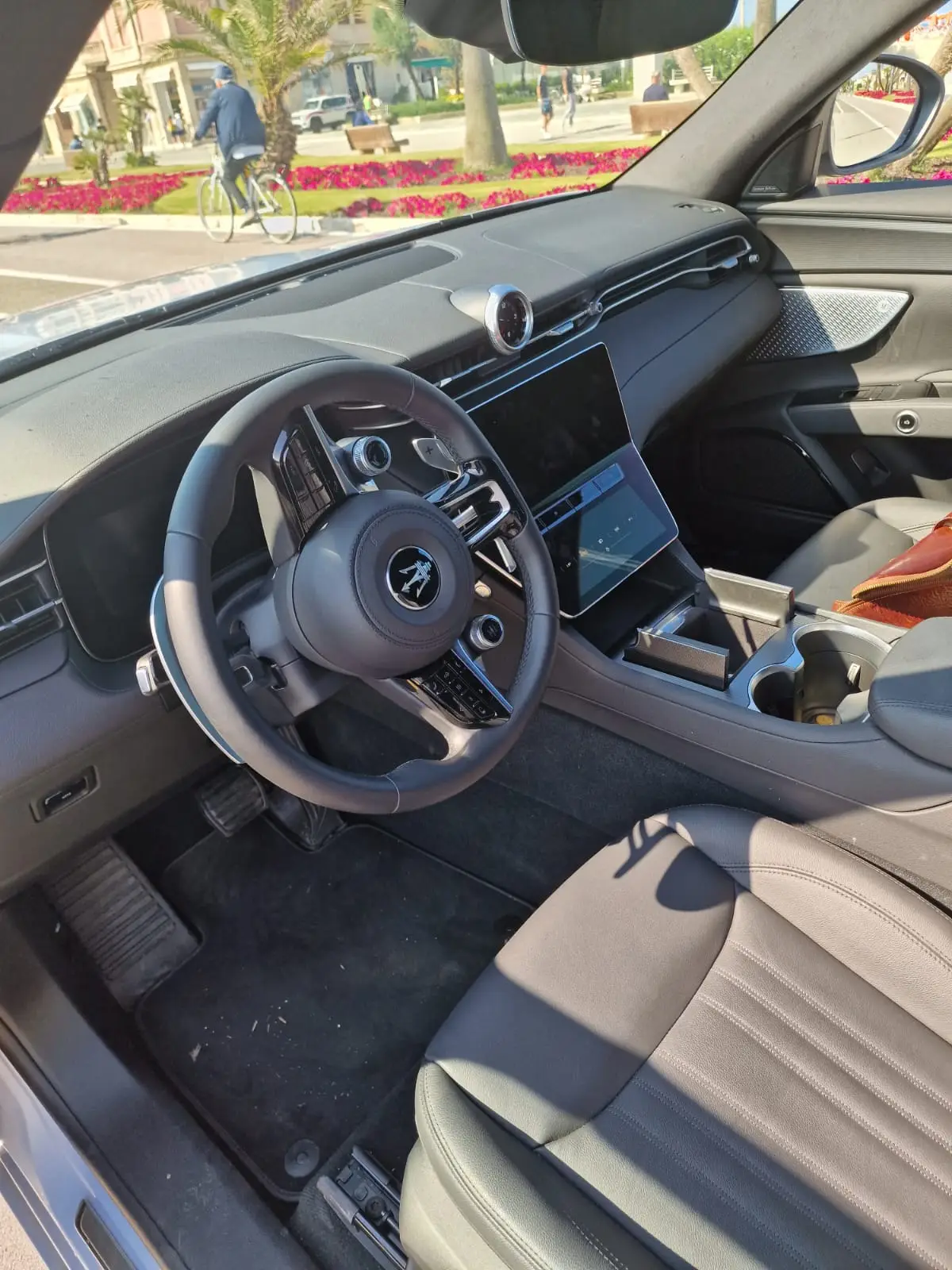 Maserati Grecale GT 2025, vue avant — Nice Super Car Rental, Nice. La Maserati Grecale GT réunit dans un même véhicule le confort d'un SUV cinq places et la…