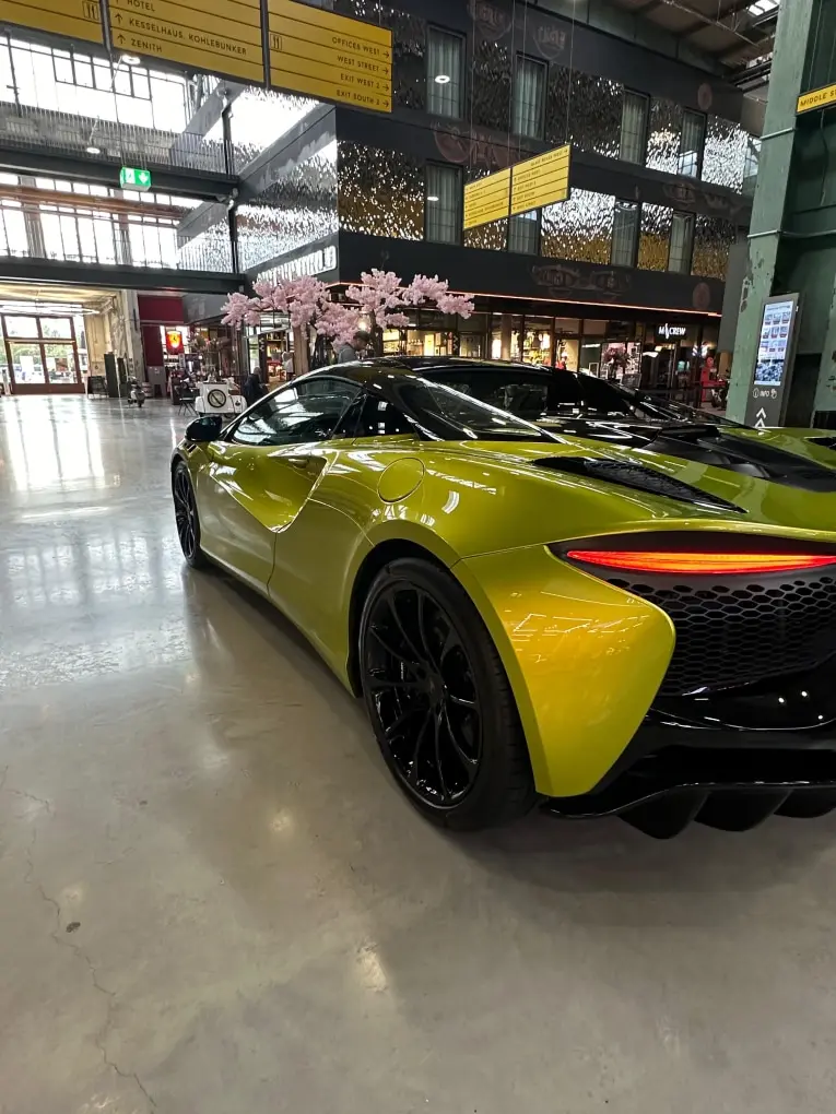 McLaren Artura Spider 2024, внешний вид — Nice Super Car Rental, Ницца. McLaren Artura Spider 2024 года — открытый двухместный спорткар с отдачей 671 л.с. Такая…