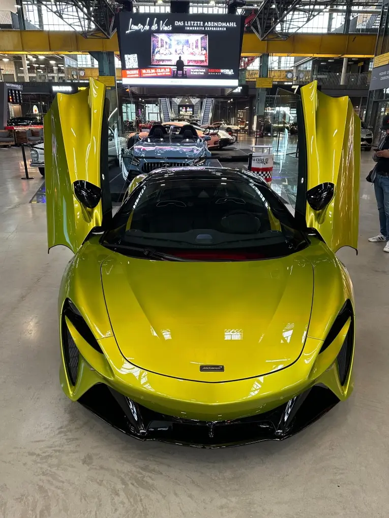 McLaren Artura Spider 2024, вид сзади — Nice Super Car Rental, Ницца. McLaren Artura Spider 2024 года — открытый двухместный спорткар с отдачей 671 л.с. Такая…