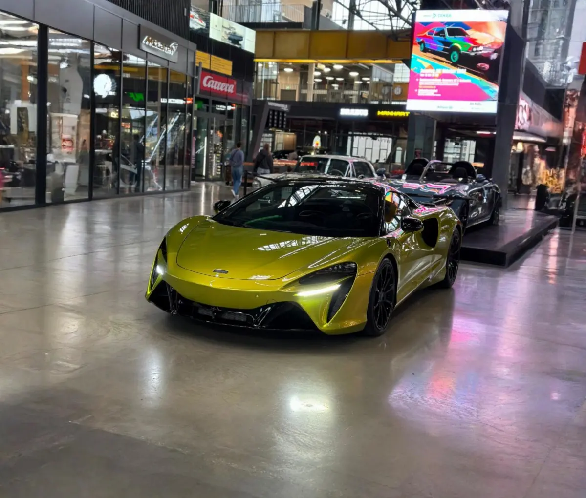 McLaren Artura Spider 2024, салон — Nice Super Car Rental, Ницца. McLaren Artura Spider 2024 года — открытый двухместный спорткар с отдачей 671 л.с. Такая…