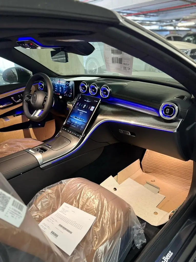 Mercedes Benz CLE 300 Cabriolet AMG Premium 2025, extérieur — Nice Super Car Rental, Nice. La Mercedes Benz CLE 300 Cabriolet AMG Premium (2025) s'adresse à ceux qui veulent un…