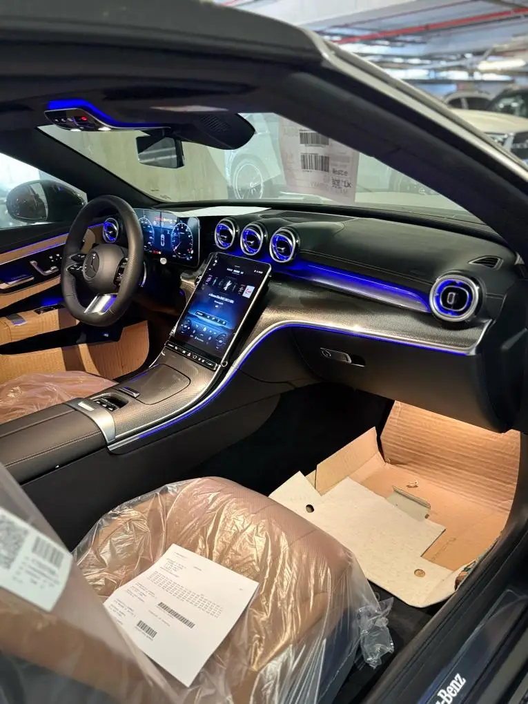 Mercedes Benz CLE 300 Cabriolet AMG Premium 2025, extérieur — Nice Super Car Rental, Nice. La Mercedes Benz CLE 300 Cabriolet AMG Premium (2025) s'adresse à ceux qui veulent un…