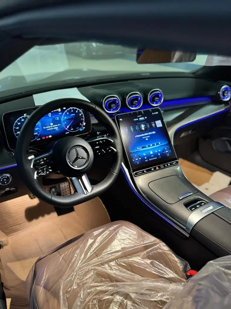 Mercedes Benz CLE 300 Cabriolet AMG Premium 2025, vue avant — Nice Super Car Rental, Nice. La Mercedes Benz CLE 300 Cabriolet AMG Premium (2025) s'adresse à ceux qui veulent un…
