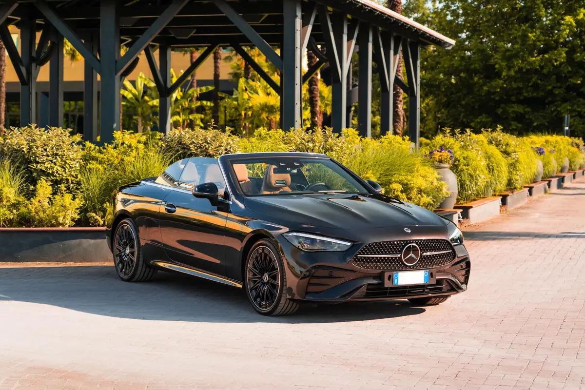 Mercedes Benz CLE 300 Cabriolet AMG Premium 2025 — Nice Super Car Rental, Nice. La Mercedes Benz CLE 300 Cabriolet AMG Premium (2025) s'adresse à ceux qui veulent un…