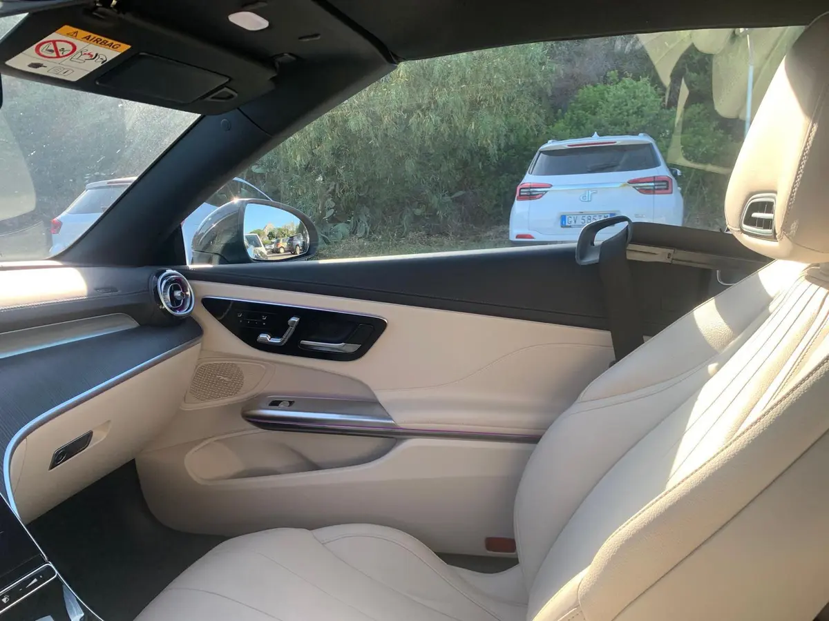 Mercedes Benz CLE Cabrio 2025, вид спереди — Nice Super Car Rental, Ницца. 2025 Mercedes Benz CLE Cabrio на четыре места — вариант для тех, кто выбирает кабриолет…