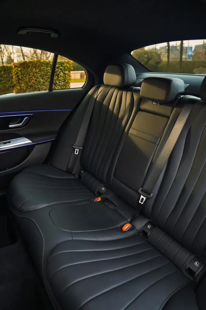 Mercedes Benz E-klasse 220d Premium Plus 2026, салон — Nice Super Car Rental, Ницца. Mercedes-Benz E-klasse 220d Premium Plus 2026 года — это машина для тех, кому важен…