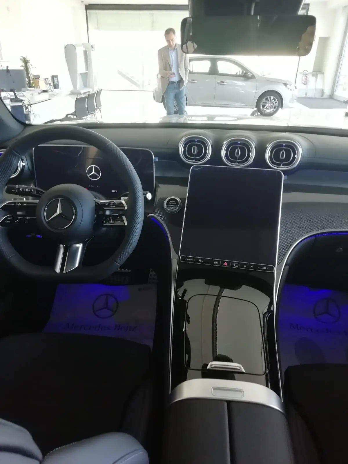 Mercedes Benz GLC 2025, extérieur — Nice Super Car Rental, Nice. Le Mercedes Benz GLC 2025 s'adresse à ceux qui recherchent un SUV compact, silencieux et…