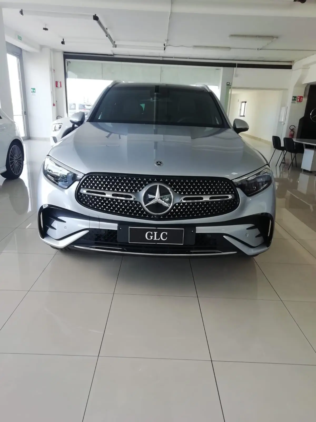 Mercedes Benz GLC 2025, vue avant — Nice Super Car Rental, Nice. Le Mercedes Benz GLC 2025 s'adresse à ceux qui recherchent un SUV compact, silencieux et…