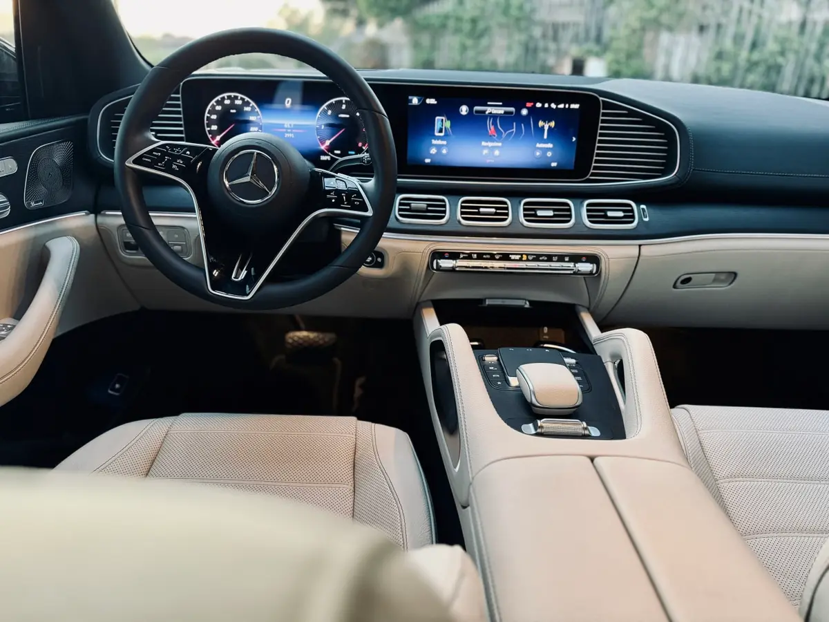 Mercedes Benz GLE 450 AMG 2024, extérieur — Nice Super Car Rental, Nice. Le Mercedes-Benz GLE 450 AMG conjugue le gabarit d'un SUV cinq places avec la…
